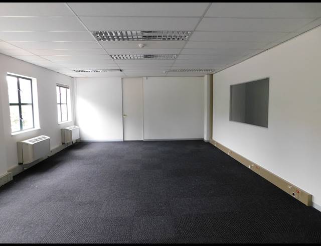 525M² OFFICE TO LET IN HYDE PARK